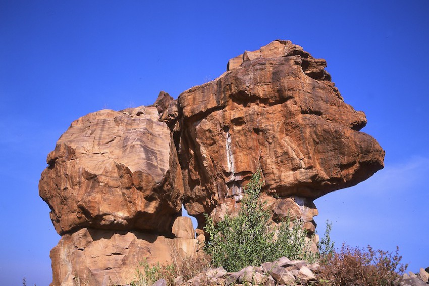 バダーミー周辺の奇岩 Badami rocks 2