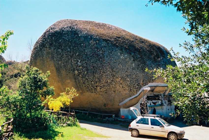 サコンカ（岩の家）Sa Conca in Nuorosc (Sardegna)