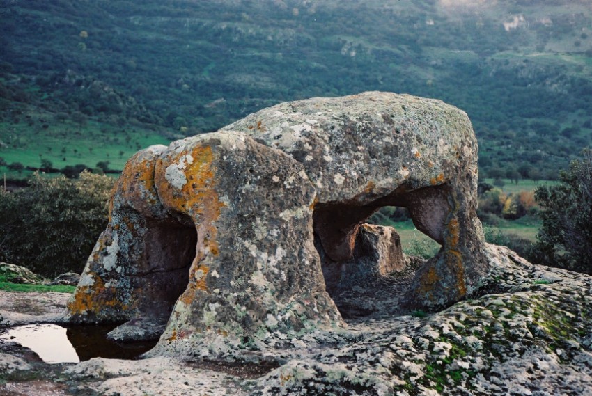 牛岩（サルディニア）il Toro di Sant' Andria Priu Bonorva (Sardegna)